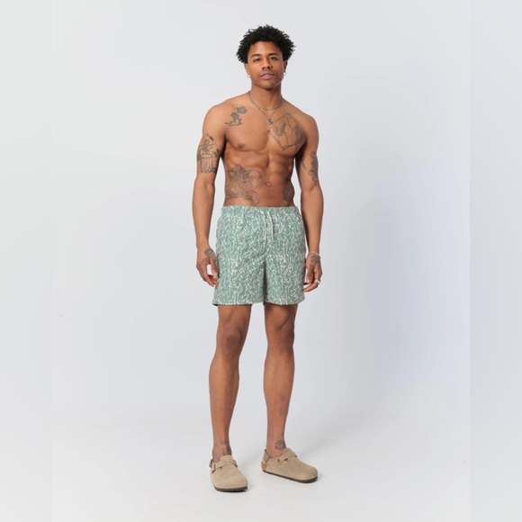 Green Patterned Men's Shorts - Picture 1 of 7